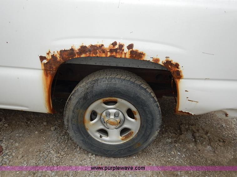 image for item J6408 2003 Chevrolet Silverado 1500 pickup truck