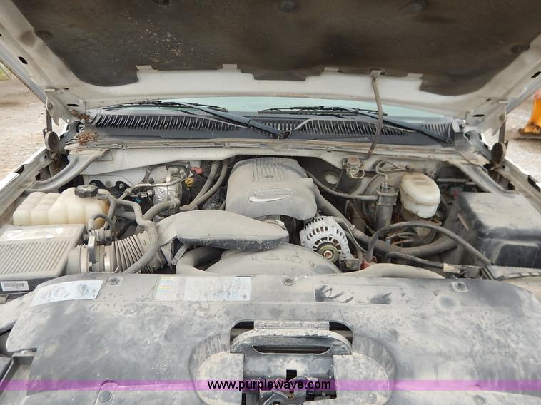 image for item J6408 2003 Chevrolet Silverado 1500 pickup truck