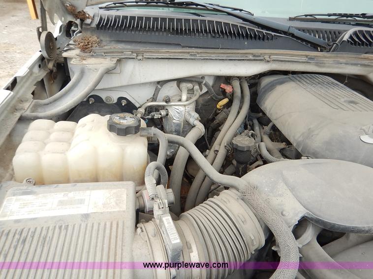 image for item J6408 2003 Chevrolet Silverado 1500 pickup truck