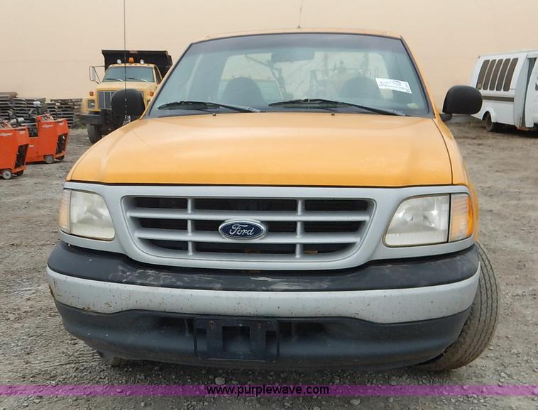image for item J6411 1999 Ford F150 pickup truck