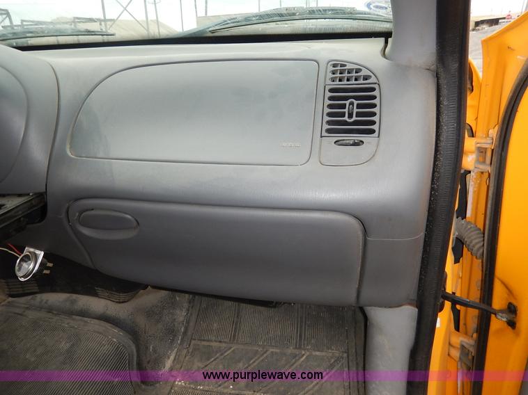 image for item J6411 1999 Ford F150 pickup truck