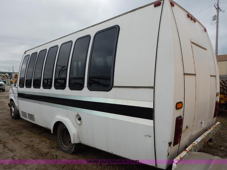 image for item J6417 1989 Ford Econoline E350 bus