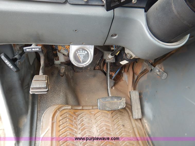 image for item J6417 1989 Ford Econoline E350 bus