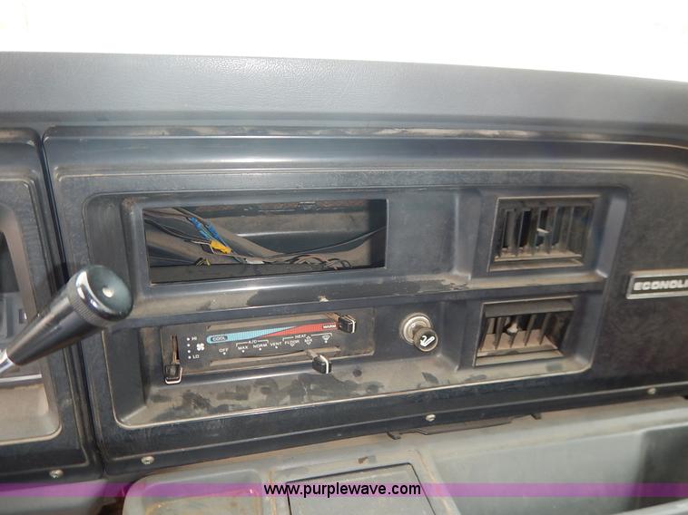 image for item J6417 1989 Ford Econoline E350 bus