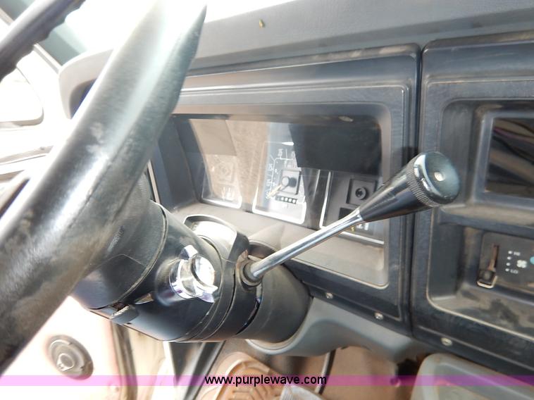 image for item J6417 1989 Ford Econoline E350 bus