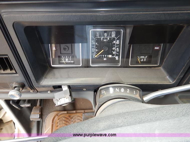 image for item J6417 1989 Ford Econoline E350 bus