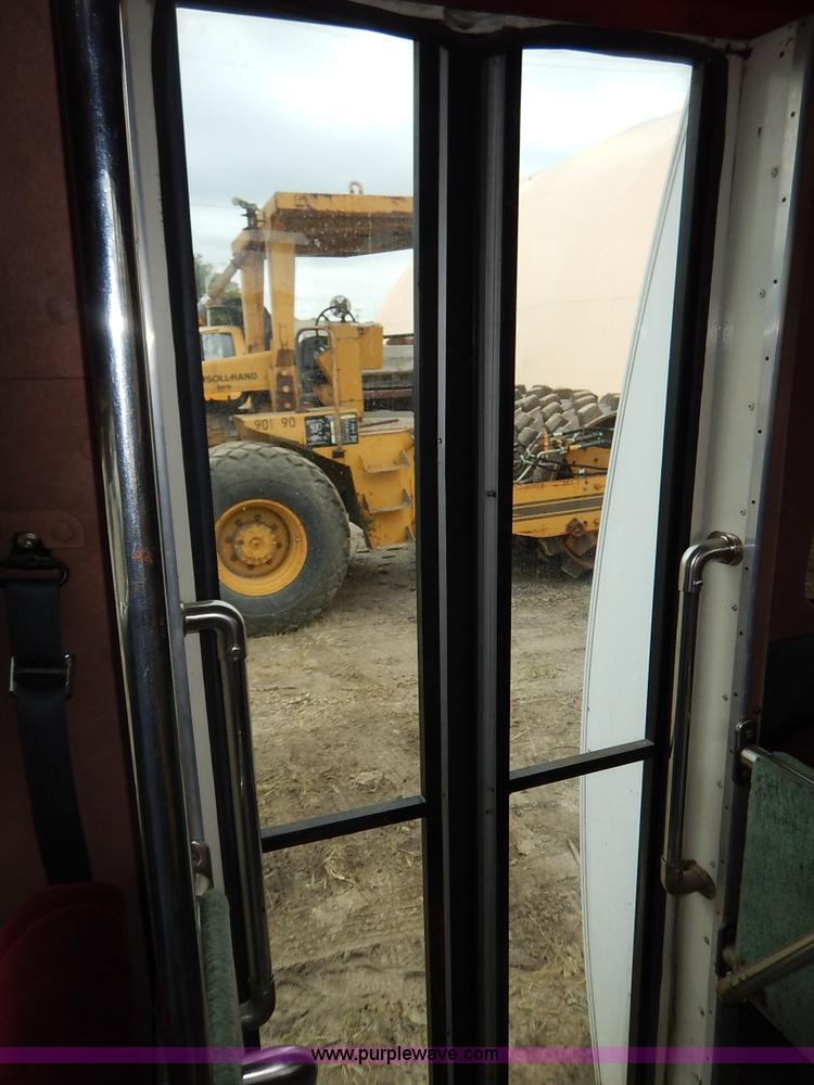 image for item J6417 1989 Ford Econoline E350 bus