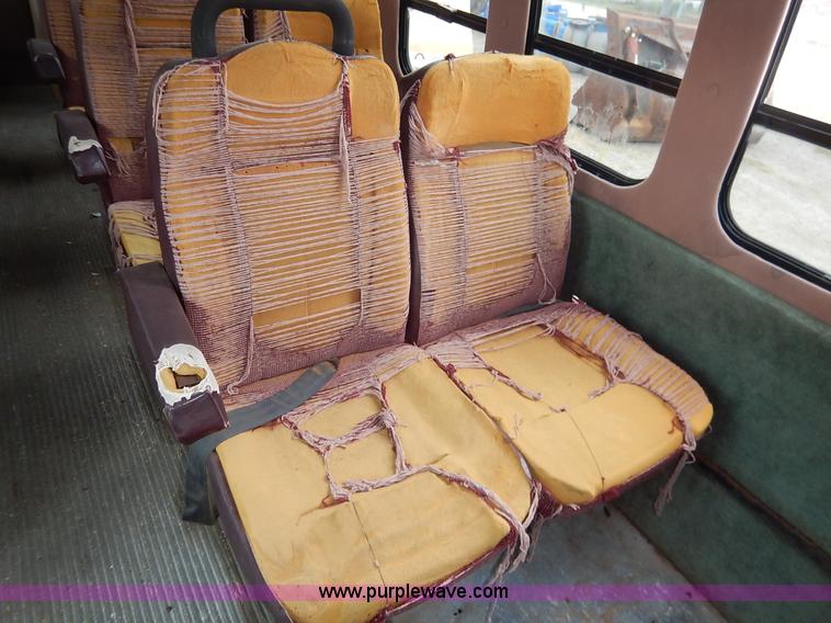 image for item J6417 1989 Ford Econoline E350 bus