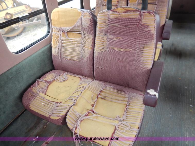 image for item J6417 1989 Ford Econoline E350 bus