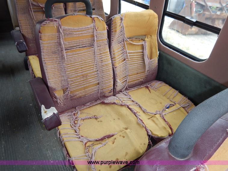 image for item J6417 1989 Ford Econoline E350 bus
