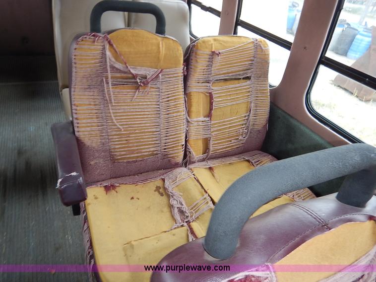 image for item J6417 1989 Ford Econoline E350 bus