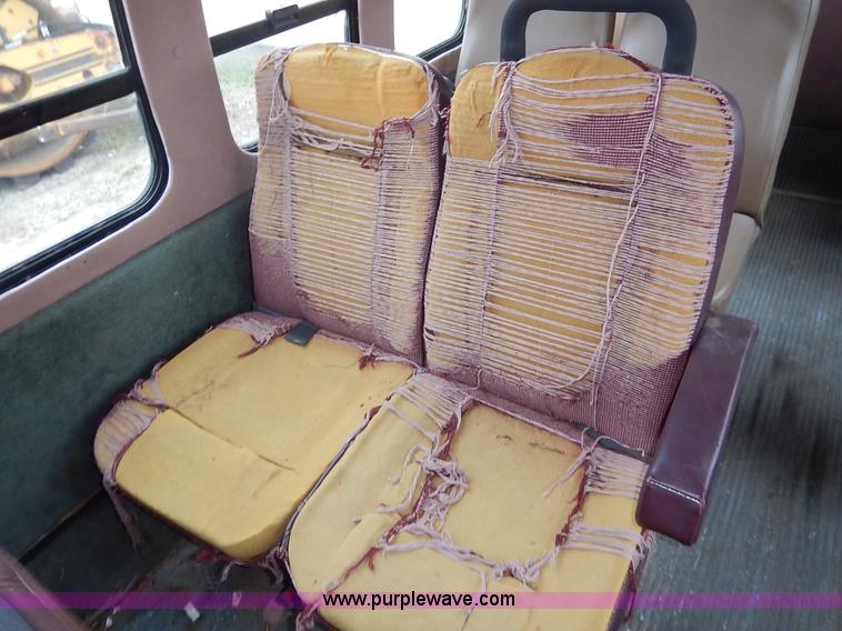 image for item J6417 1989 Ford Econoline E350 bus