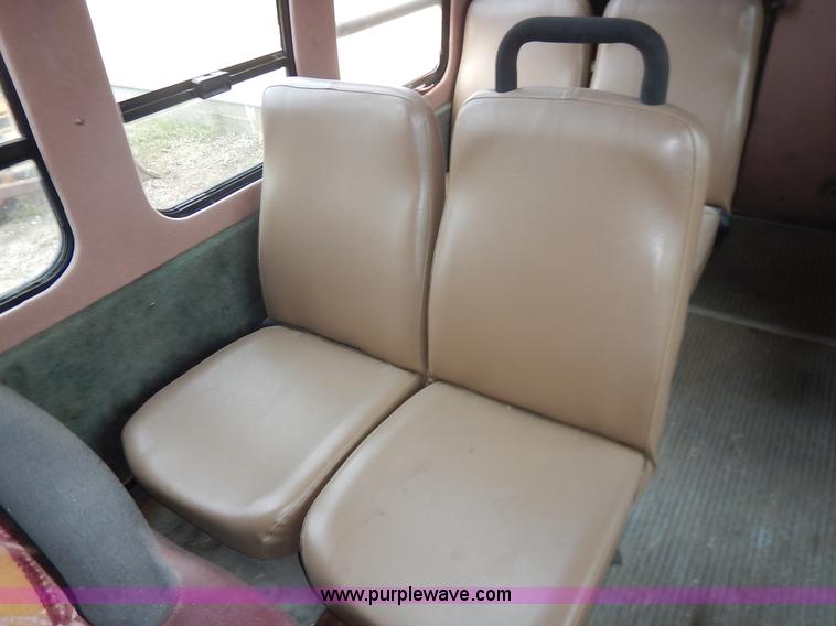 image for item J6417 1989 Ford Econoline E350 bus