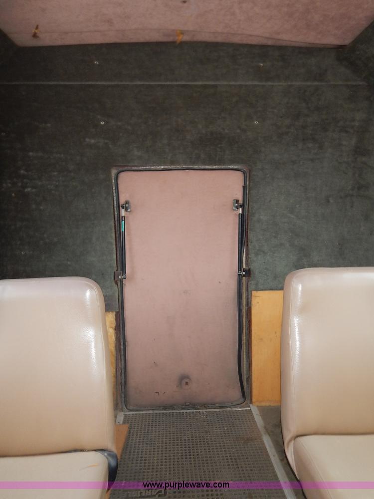 image for item J6417 1989 Ford Econoline E350 bus