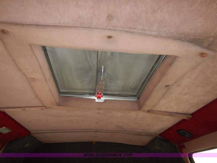 image for item J6417 1989 Ford Econoline E350 bus