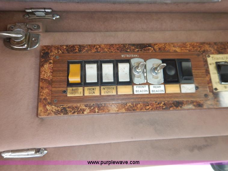 image for item J6417 1989 Ford Econoline E350 bus