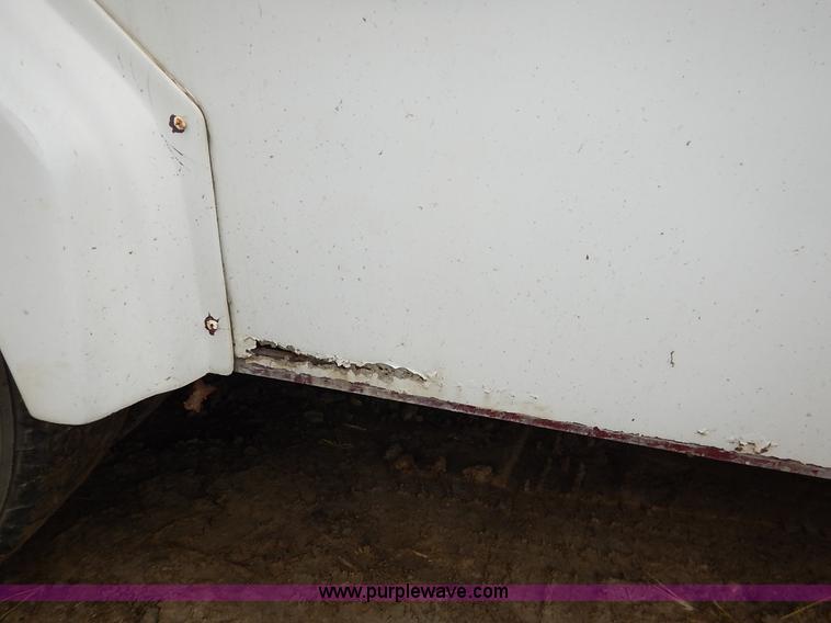 image for item J6417 1989 Ford Econoline E350 bus