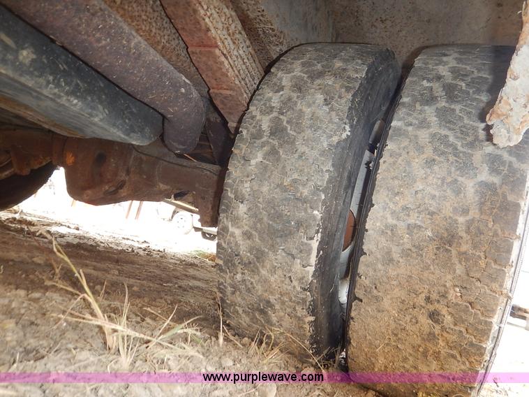 image for item J6417 1989 Ford Econoline E350 bus