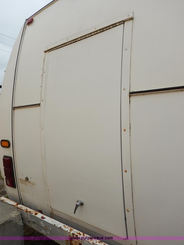 image for item J6417 1989 Ford Econoline E350 bus