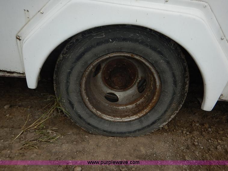 image for item J6417 1989 Ford Econoline E350 bus