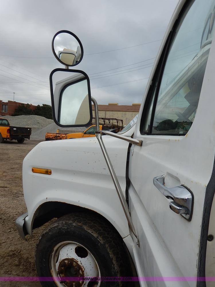 image for item J6417 1989 Ford Econoline E350 bus