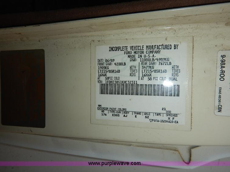 image for item J6417 1989 Ford Econoline E350 bus