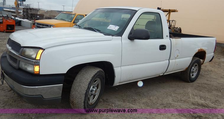 image for item J6420 2003 Chevrolet Silverado 1500 pickup truck