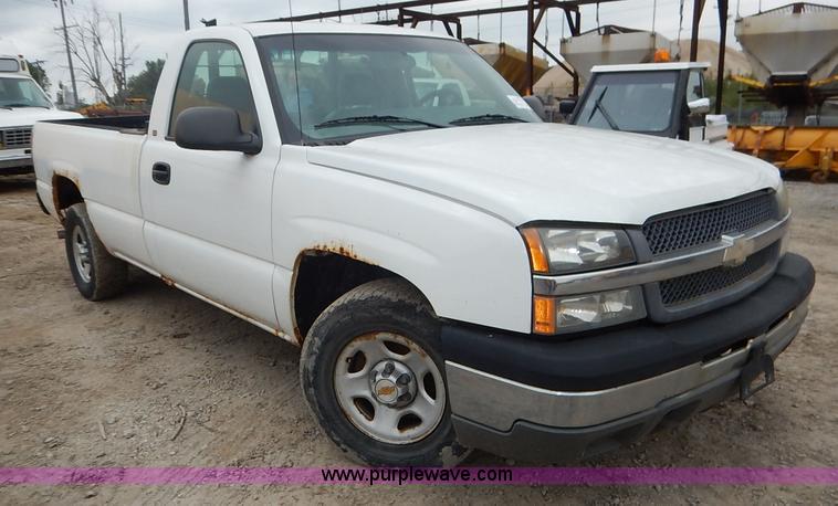 image for item J6420 2003 Chevrolet Silverado 1500 pickup truck