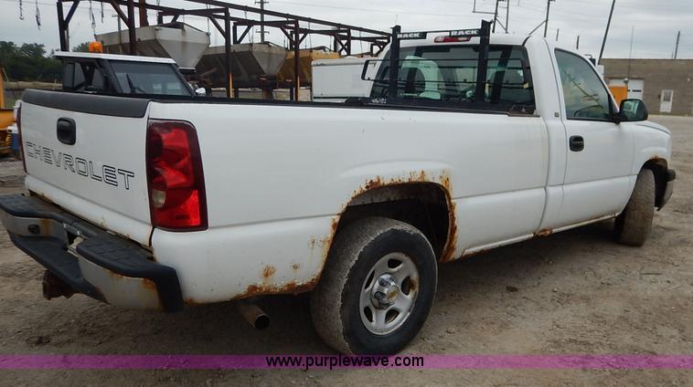image for item J6420 2003 Chevrolet Silverado 1500 pickup truck
