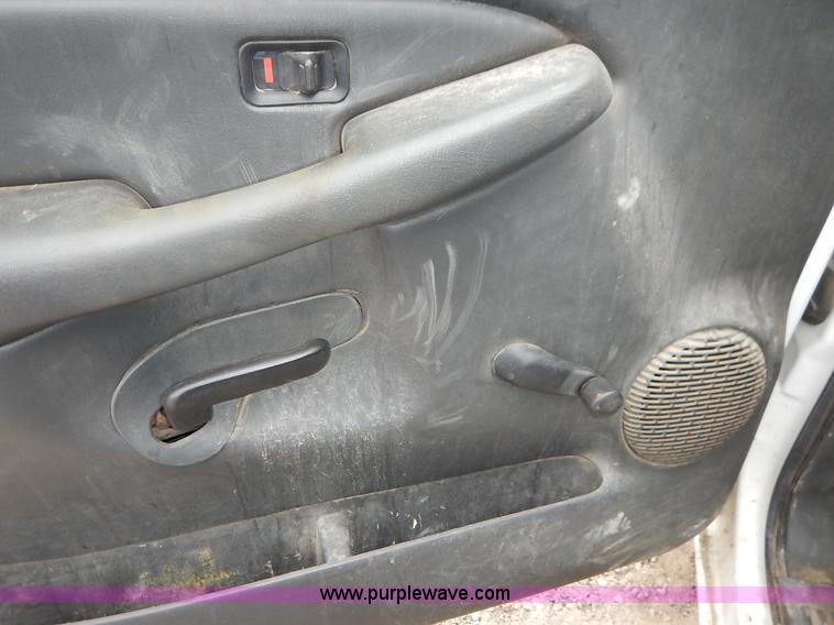 image for item J6420 2003 Chevrolet Silverado 1500 pickup truck