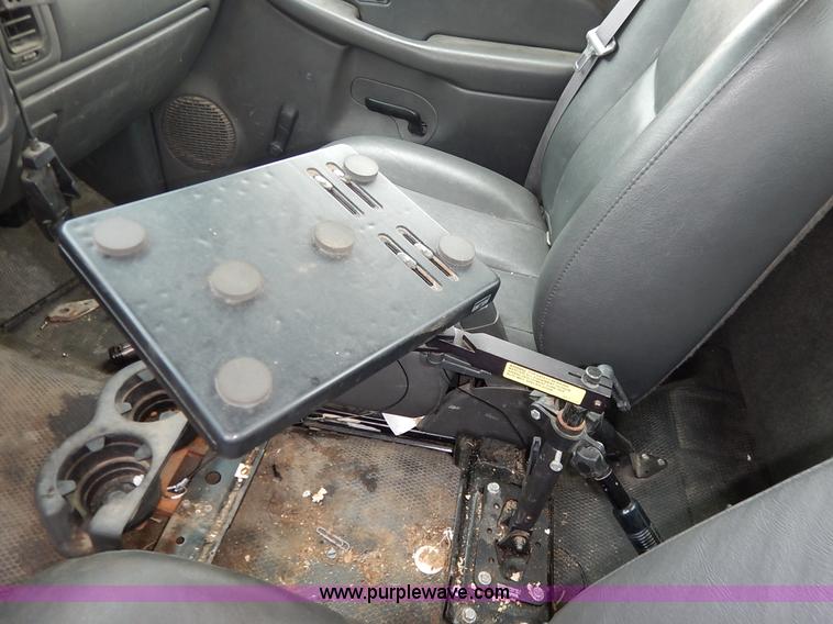 image for item J6420 2003 Chevrolet Silverado 1500 pickup truck