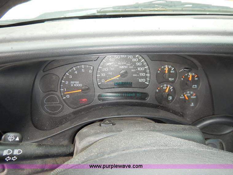 image for item J6420 2003 Chevrolet Silverado 1500 pickup truck