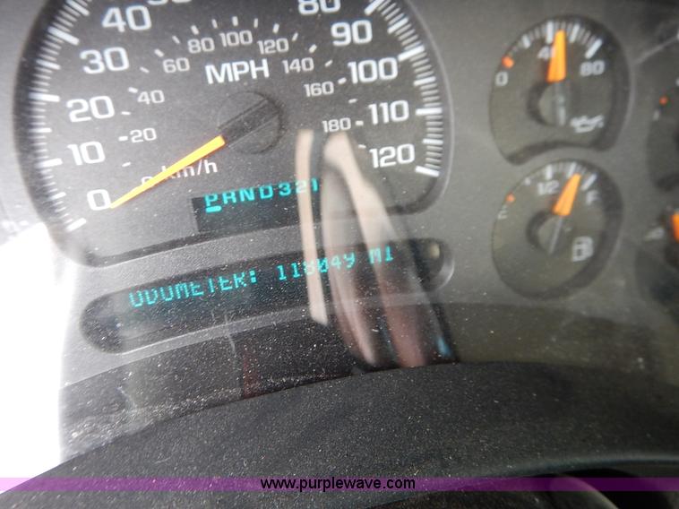 image for item J6420 2003 Chevrolet Silverado 1500 pickup truck