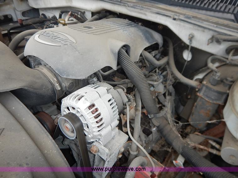 image for item J6420 2003 Chevrolet Silverado 1500 pickup truck