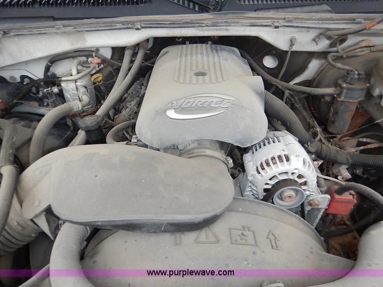 image for item J6420 2003 Chevrolet Silverado 1500 pickup truck