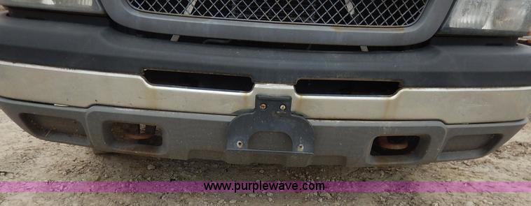 image for item J6420 2003 Chevrolet Silverado 1500 pickup truck