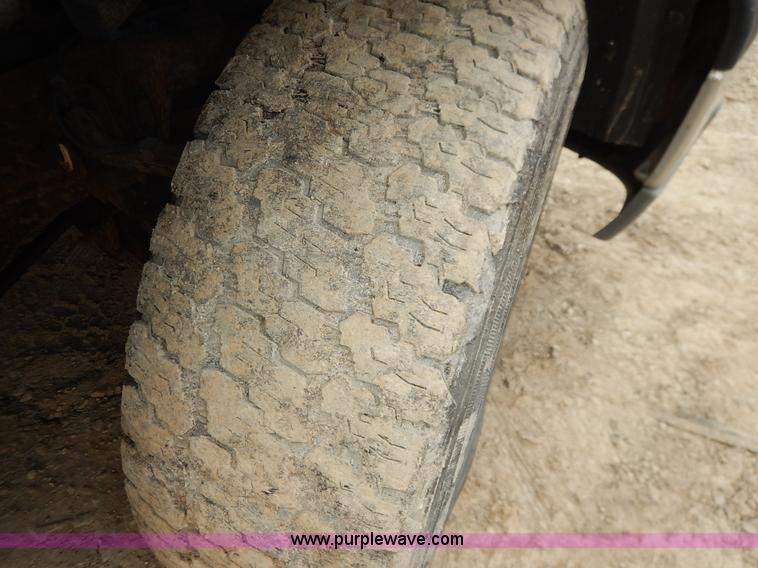 image for item J6420 2003 Chevrolet Silverado 1500 pickup truck