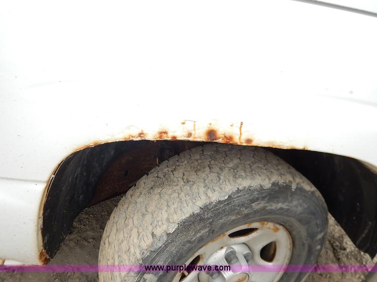 image for item J6420 2003 Chevrolet Silverado 1500 pickup truck