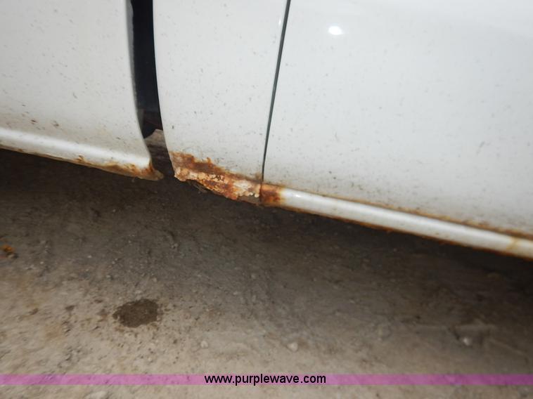 image for item J6420 2003 Chevrolet Silverado 1500 pickup truck