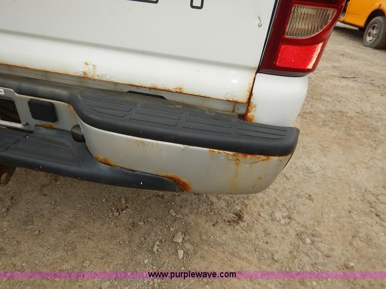 image for item J6420 2003 Chevrolet Silverado 1500 pickup truck