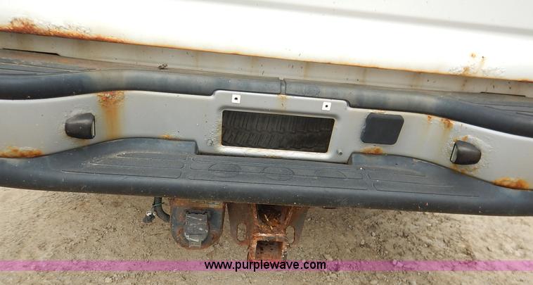 image for item J6420 2003 Chevrolet Silverado 1500 pickup truck