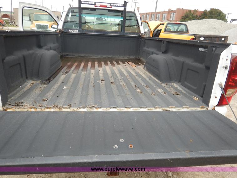 image for item J6420 2003 Chevrolet Silverado 1500 pickup truck