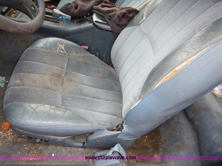 image for item J6436 1993 Ford Thunderbird LX