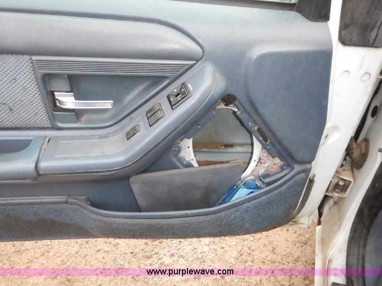 image for item J6436 1993 Ford Thunderbird LX