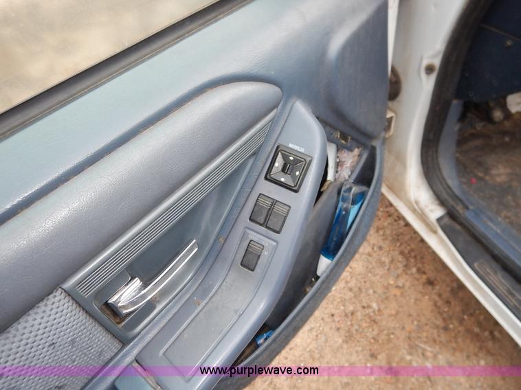 image for item J6436 1993 Ford Thunderbird LX