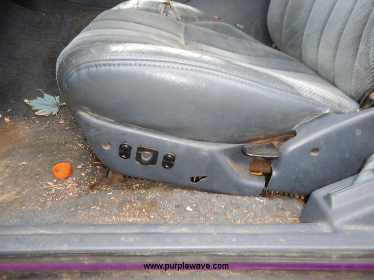 image for item J6436 1993 Ford Thunderbird LX