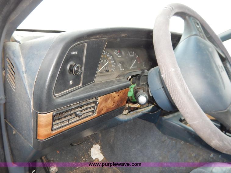 image for item J6436 1993 Ford Thunderbird LX