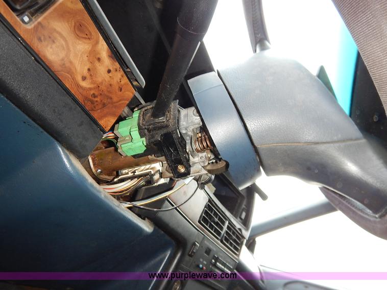 image for item J6436 1993 Ford Thunderbird LX