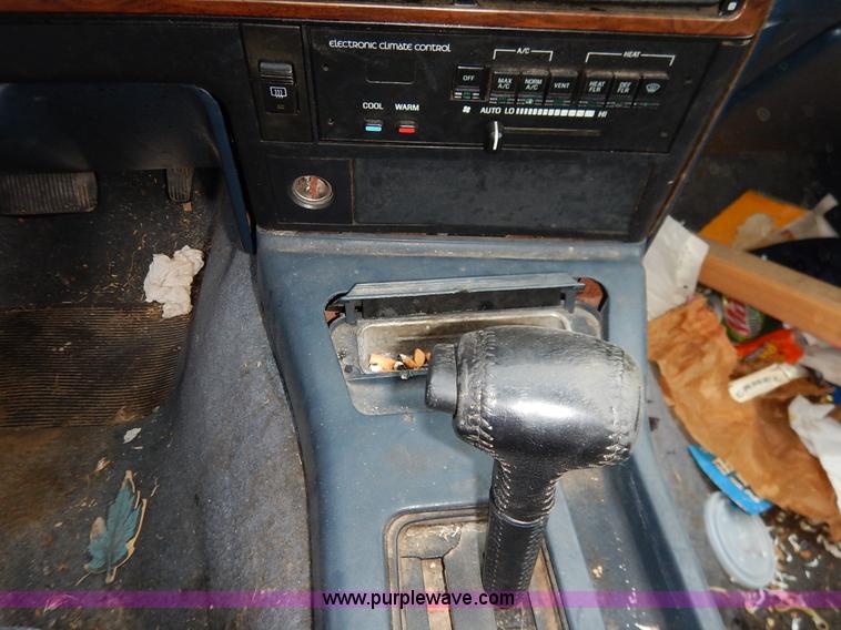 image for item J6436 1993 Ford Thunderbird LX