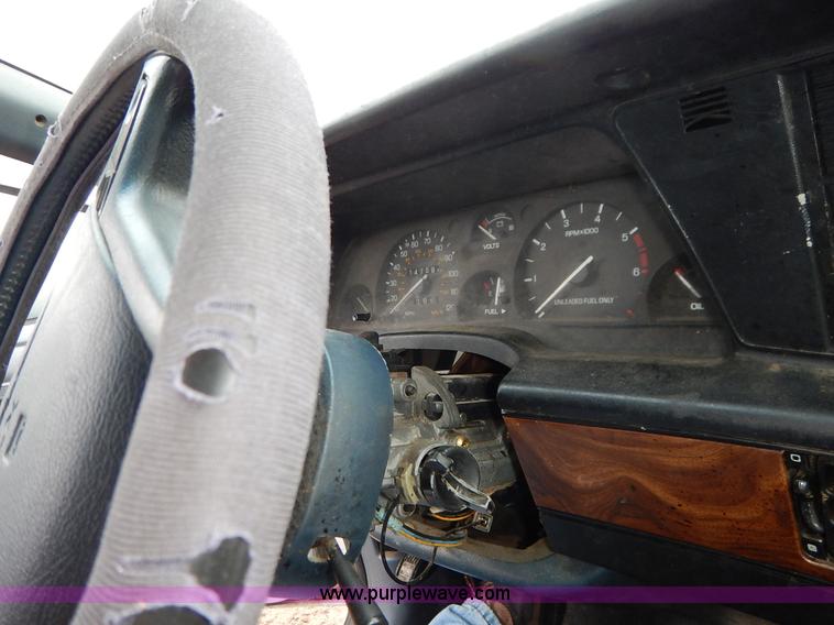 image for item J6436 1993 Ford Thunderbird LX